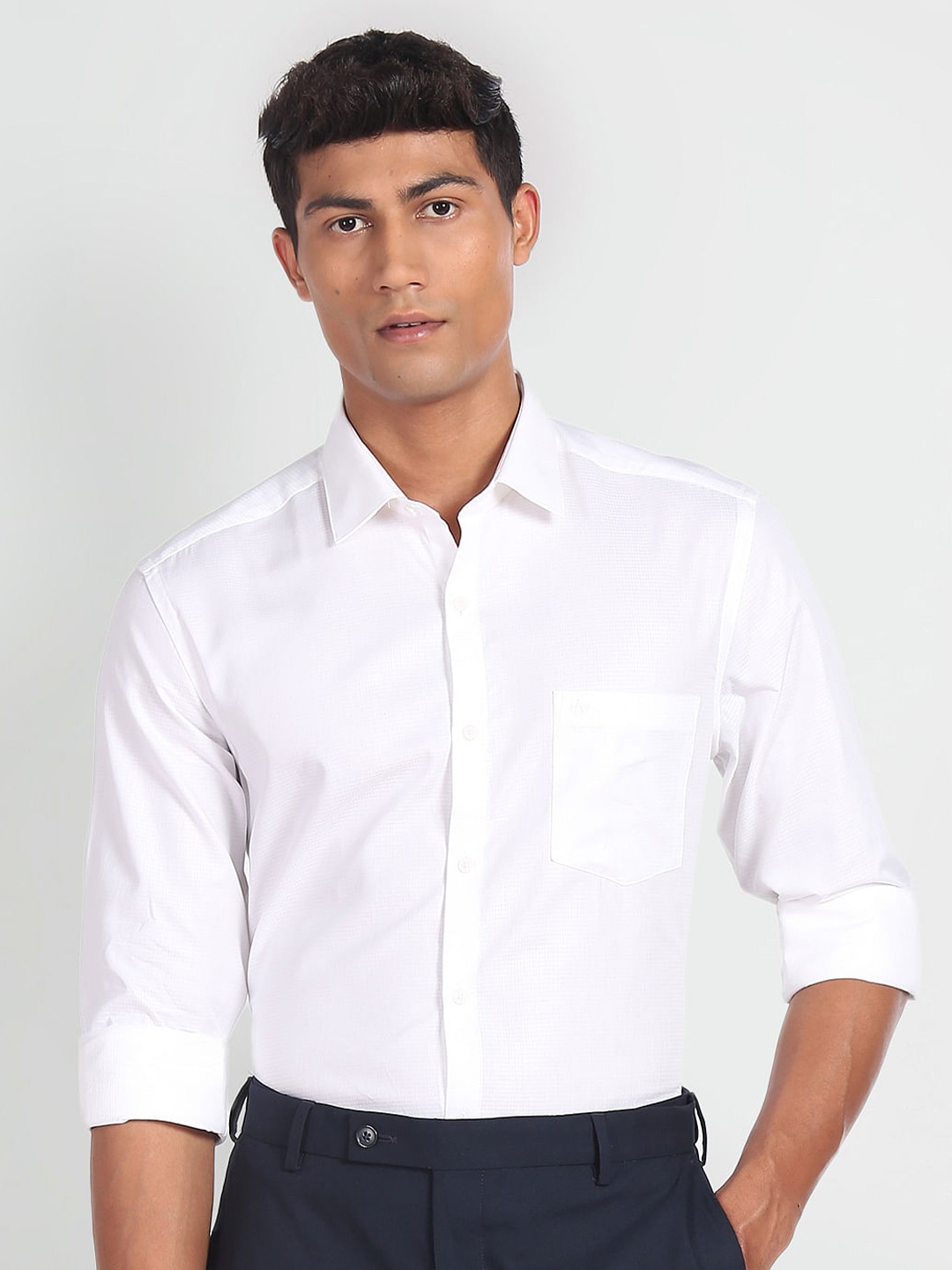 

Arrow Men Cutaway Collar Long Sleeves Slim Shirt, White