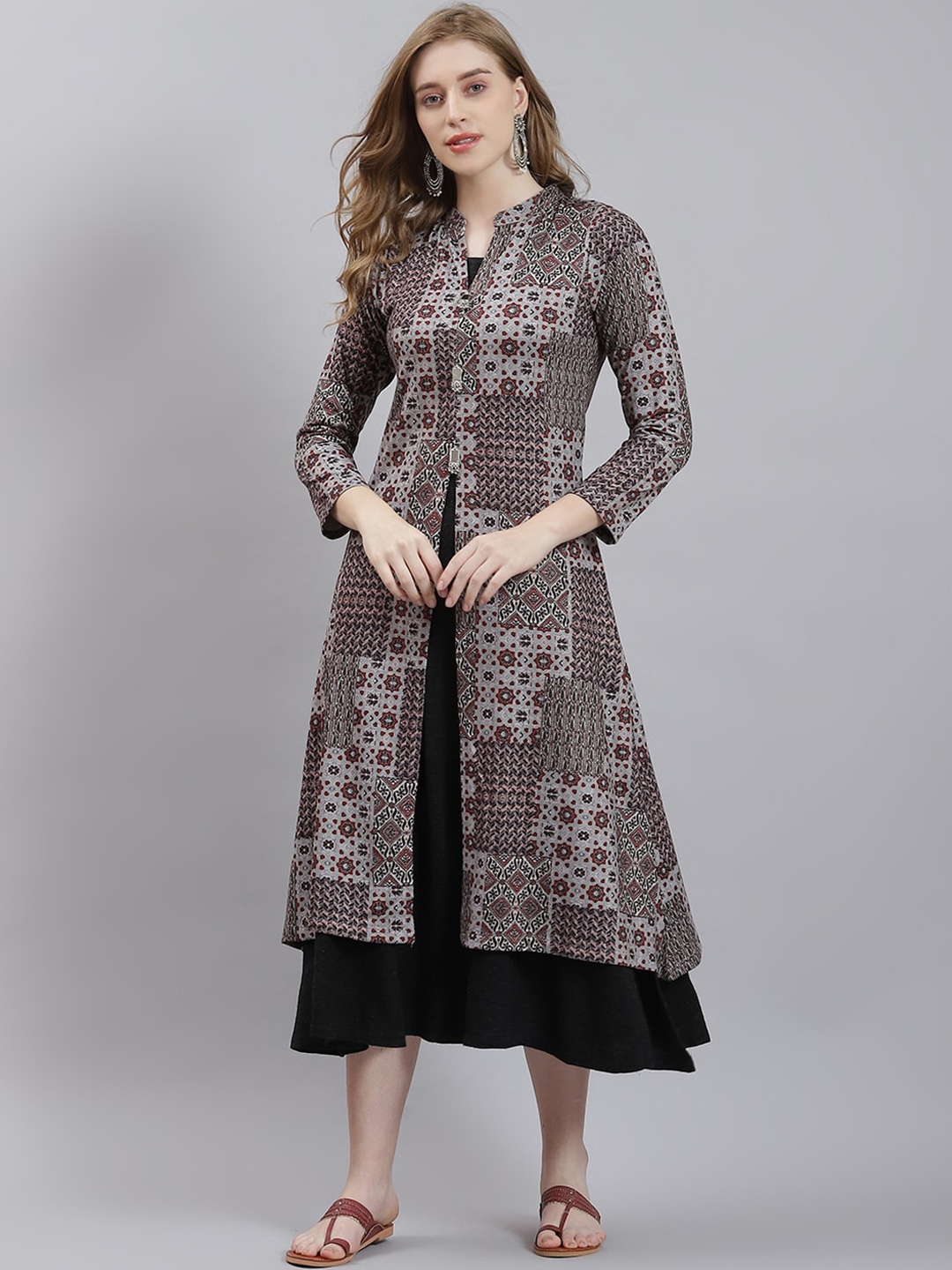 

Monte Carlo Geometric Printed Mandarin Collar Woollen A-Line Kurta, Grey