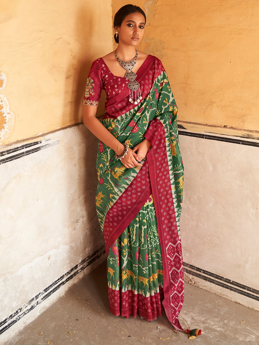 

Mitera Green & Red Ethnic Motifs Printed Silk Blend Bagru Saree