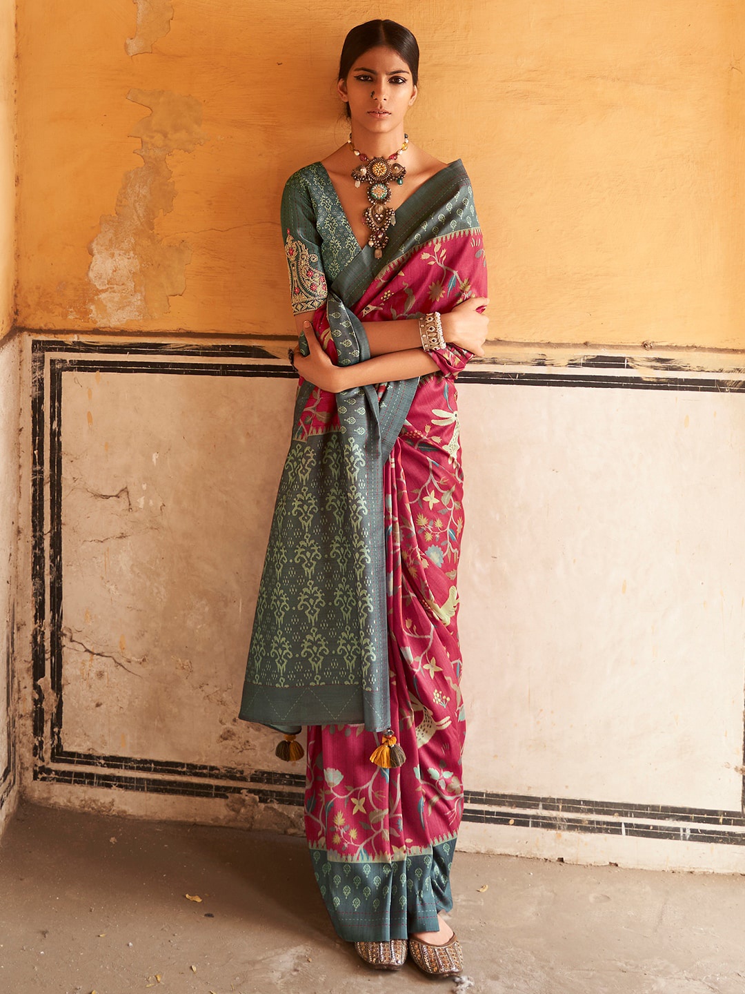 

Mitera Pink & Grey Floral Printed Silk Blend Bagru Saree