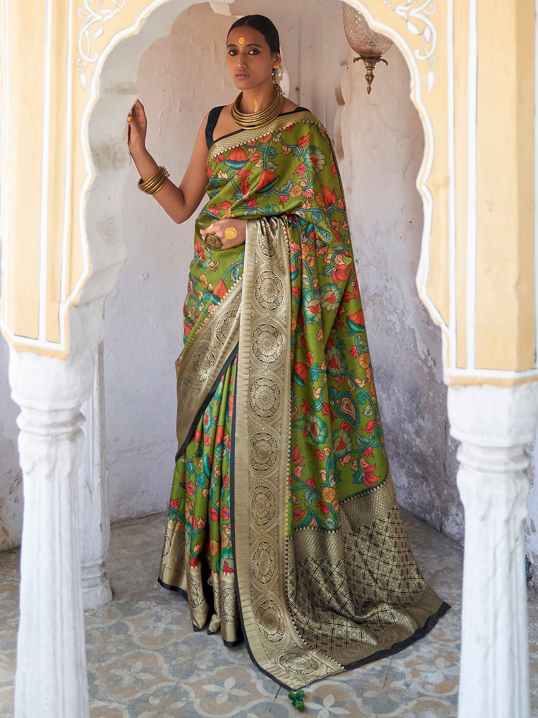 

Mitera Green Floral Printed Zari Silk Blend Sungudi Saree