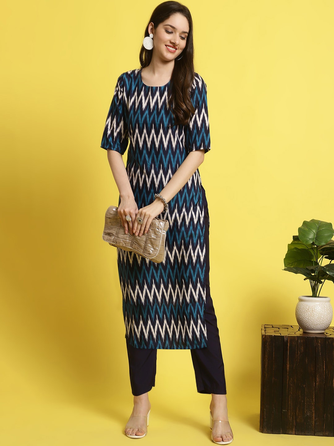 

KALINI Chevron Printed Regular Straight Kurta with Trousers, Black