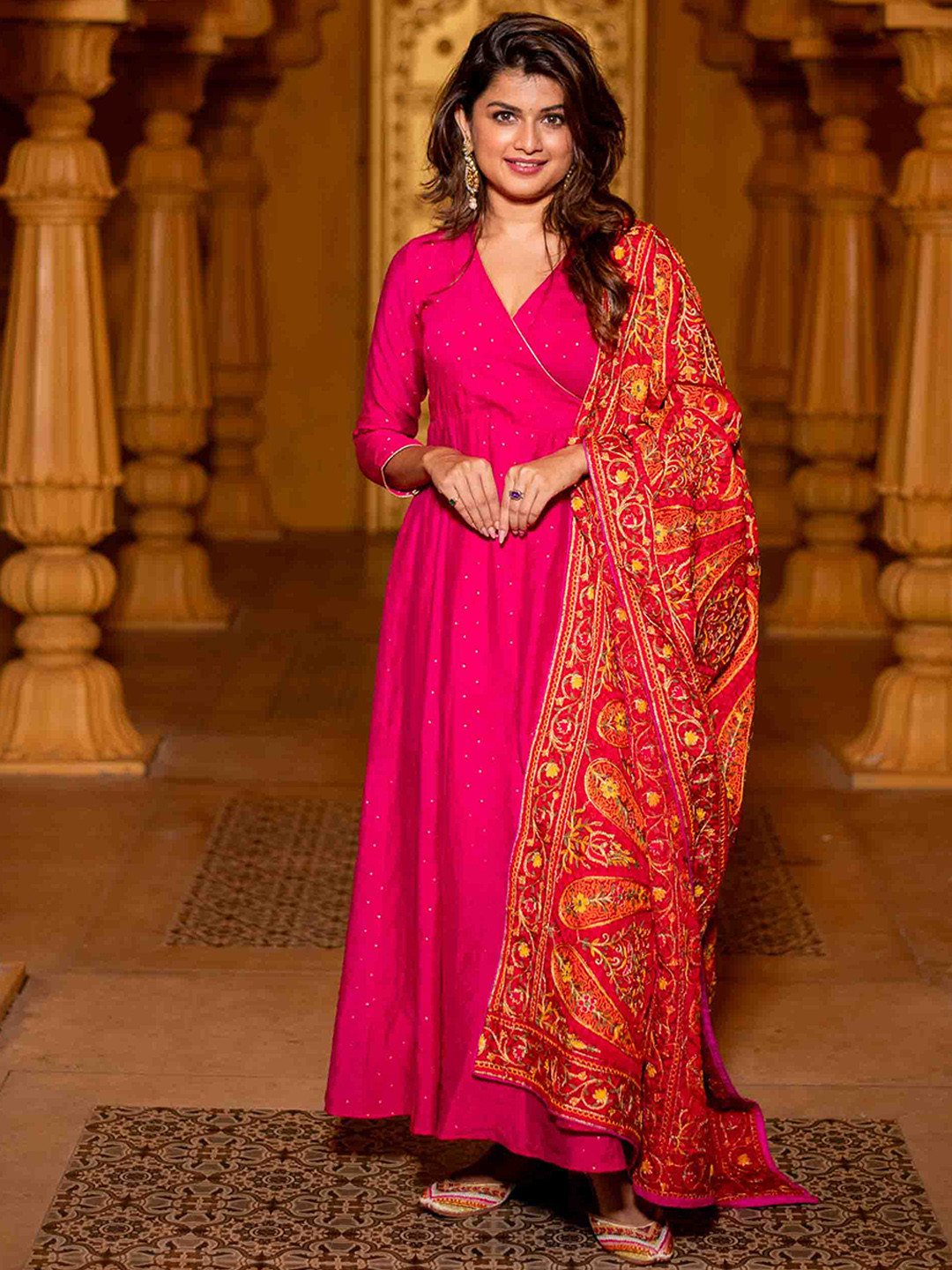 

Label Shaurya Sanadhya Ethnic Motifs Embroidered Thread Work Chanderi Silk Kurta Set, Pink