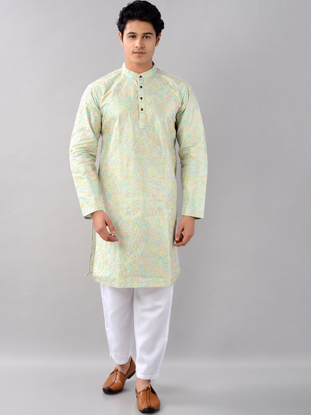 

VILLAIN Geometric Embroidered Kurta With Pyjamas, Green