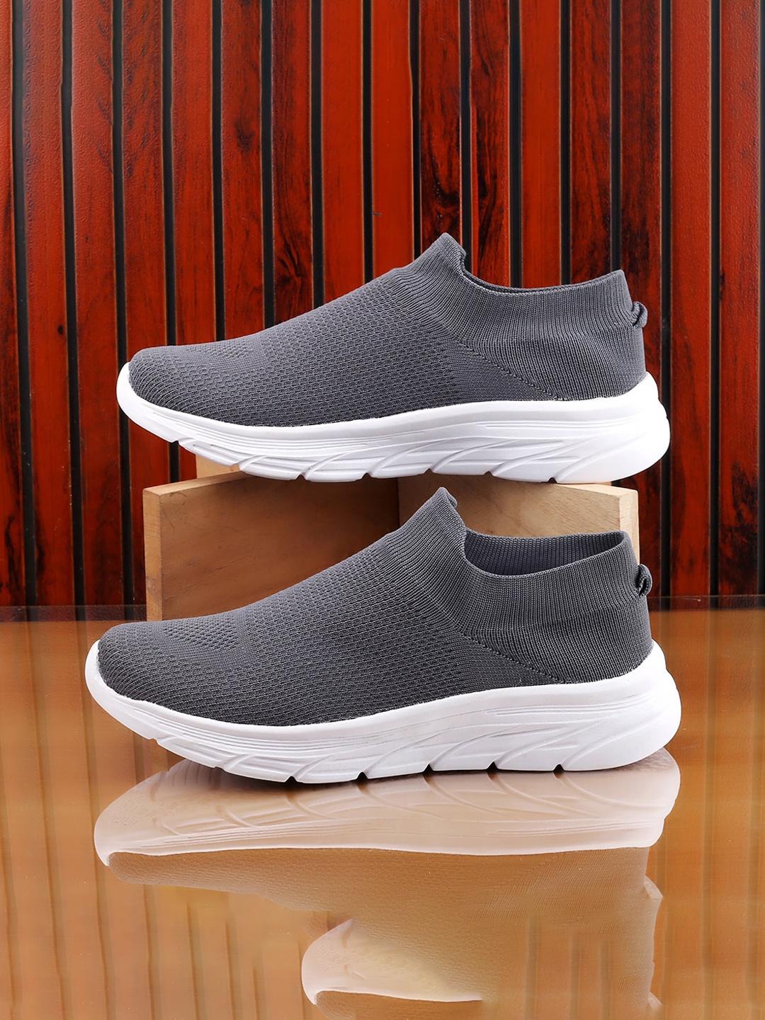 

KRAASA Men ProRider Slip-On Running Shoes, Grey