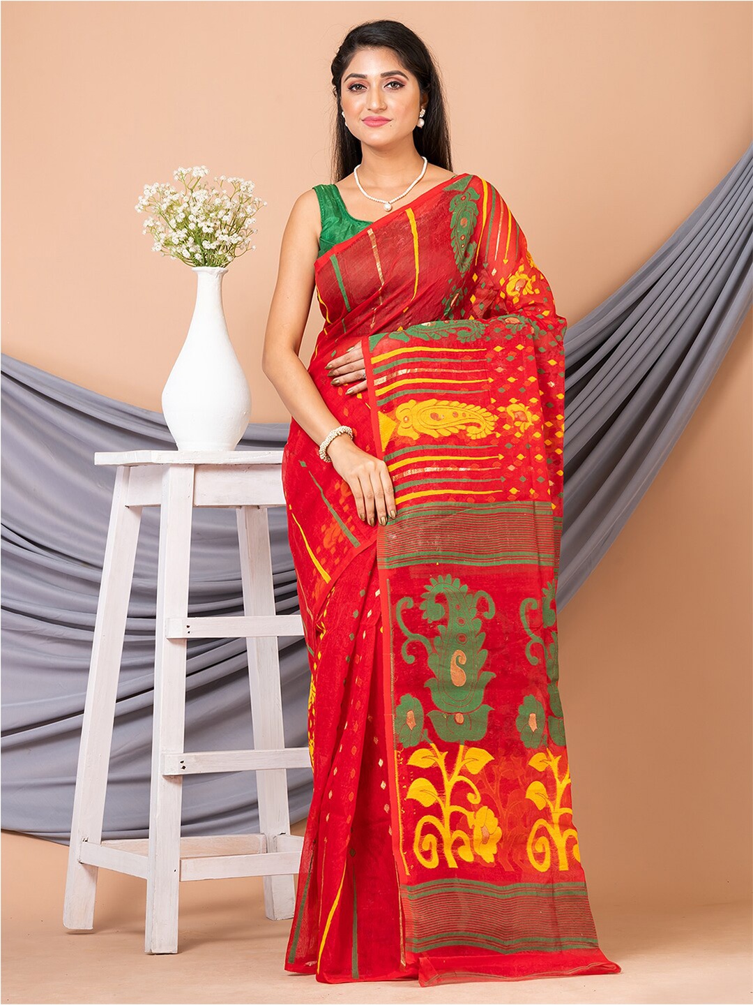 

HOUSE OF ARLI Woven Design Zari Pure Cotton Jamdani Saree, Red