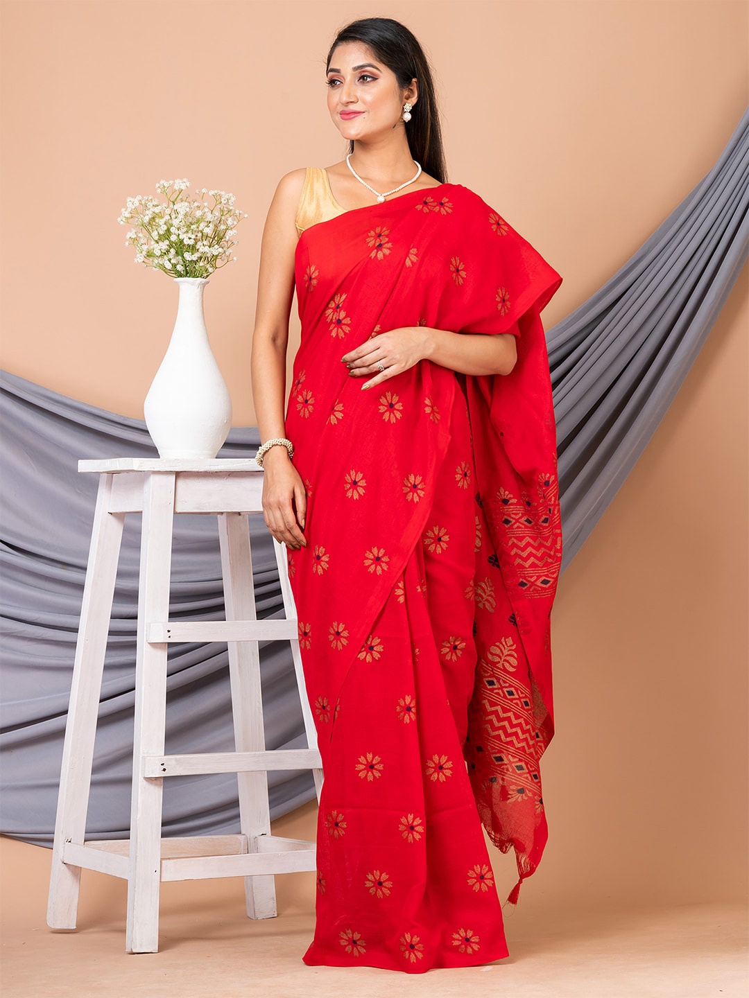 

HOUSE OF ARLI Floral Printed Silk Cotton Saree, Red