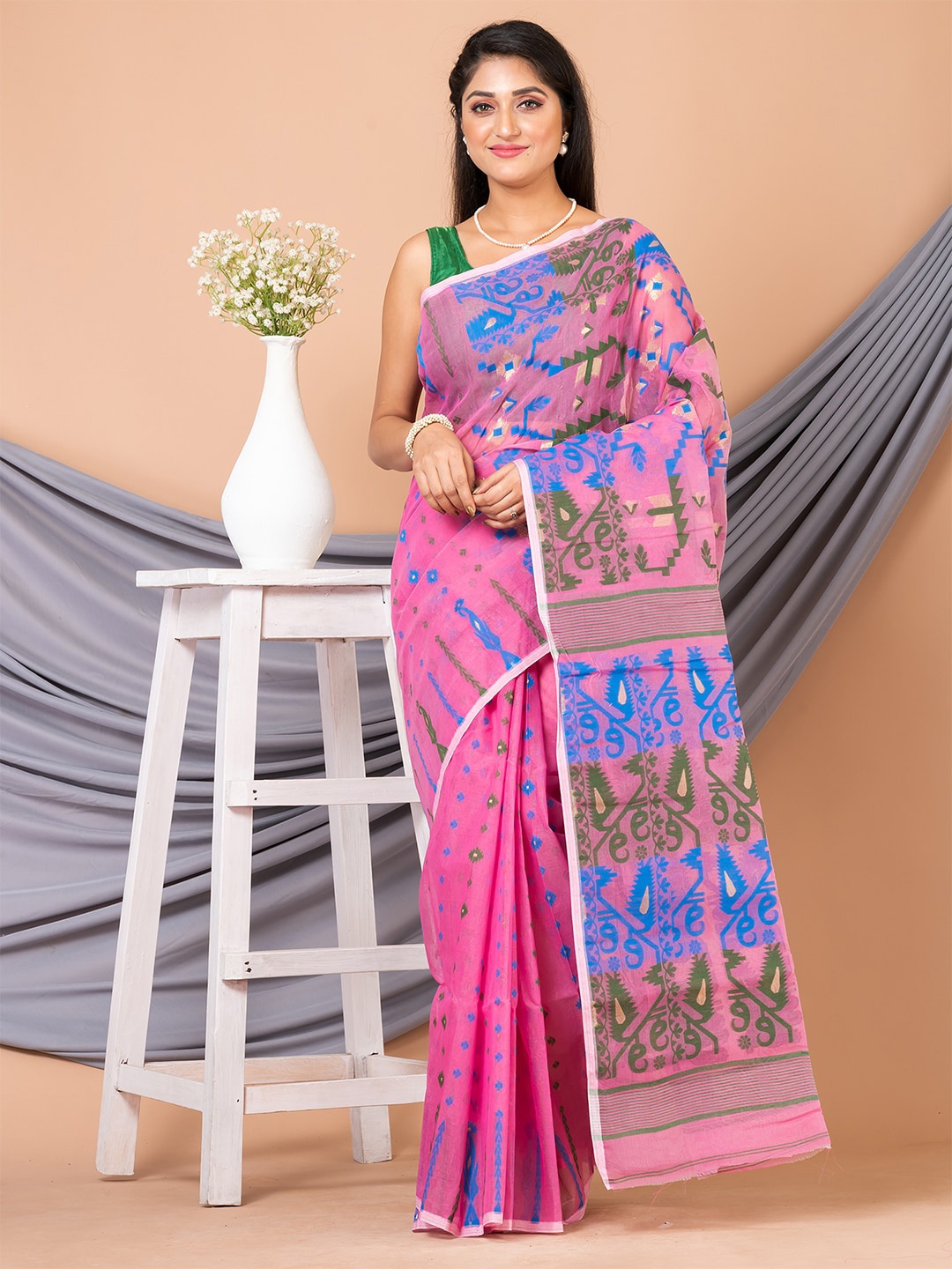 

HOUSE OF ARLI White & Red Woven Design Pure Cotton Taant Saree