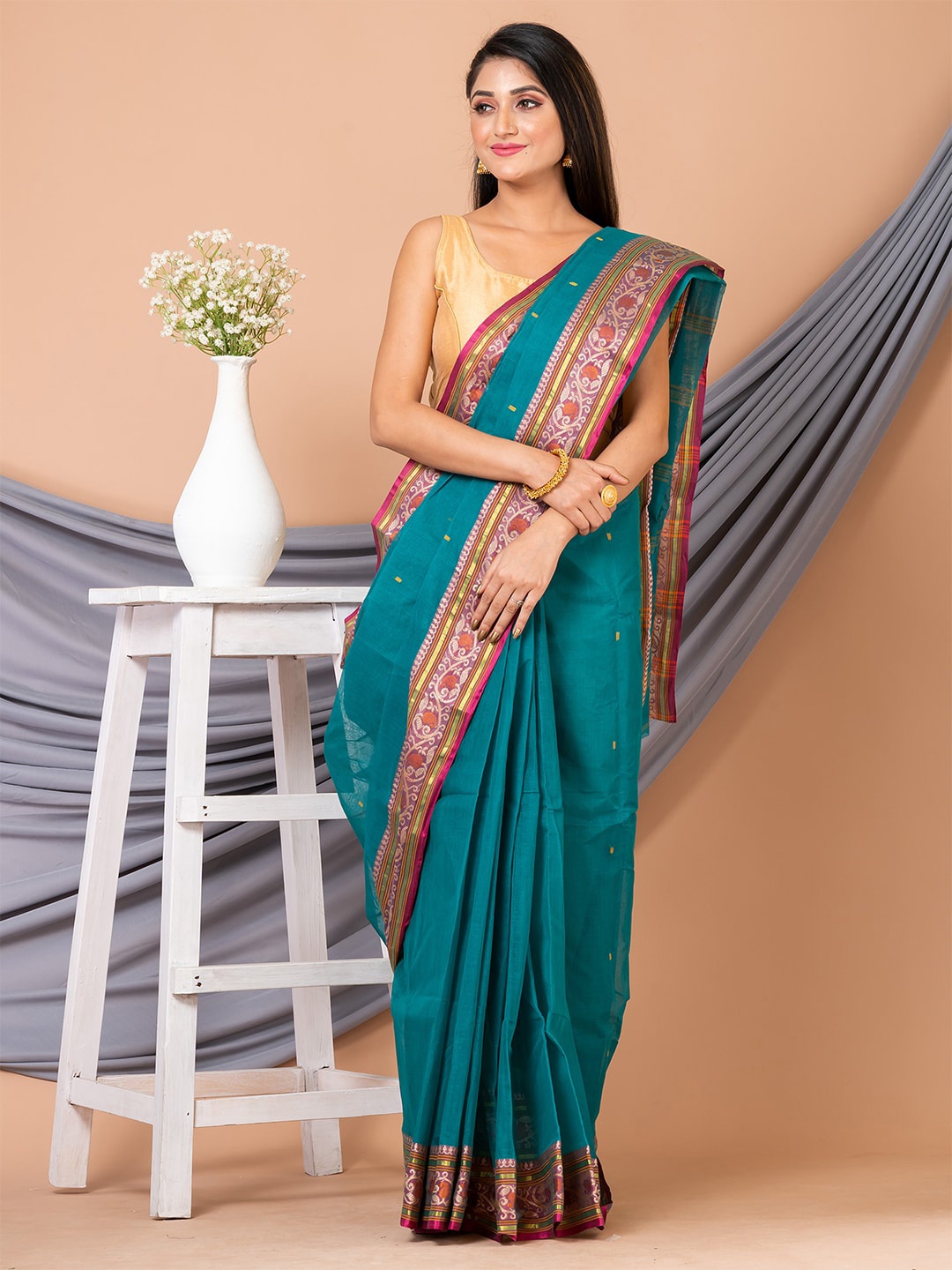 

HOUSE OF ARLI Floral Woven Design Zari Pure Cotton Taant Saree, Green