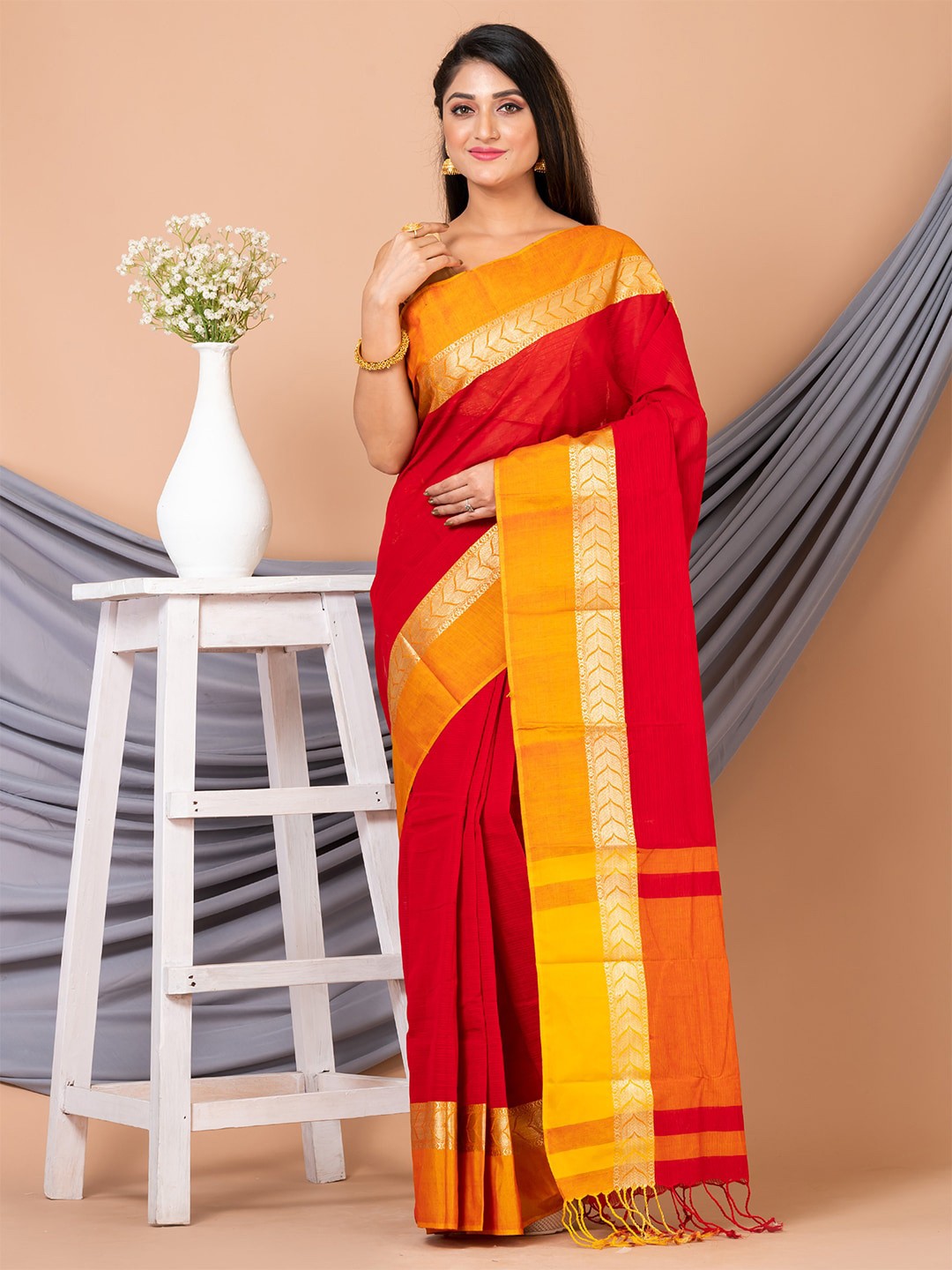 

HOUSE OF ARLI Zari Pure Cotton Saree, Red
