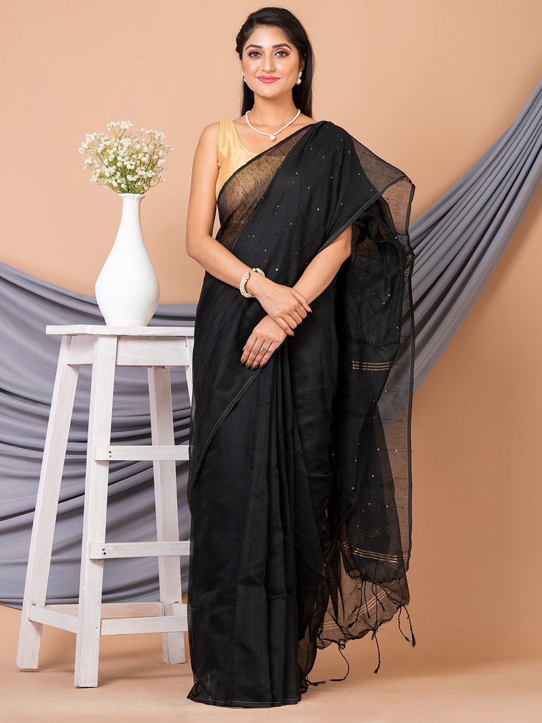 

HOUSE OF ARLI Embellished Sequined Saree, Black