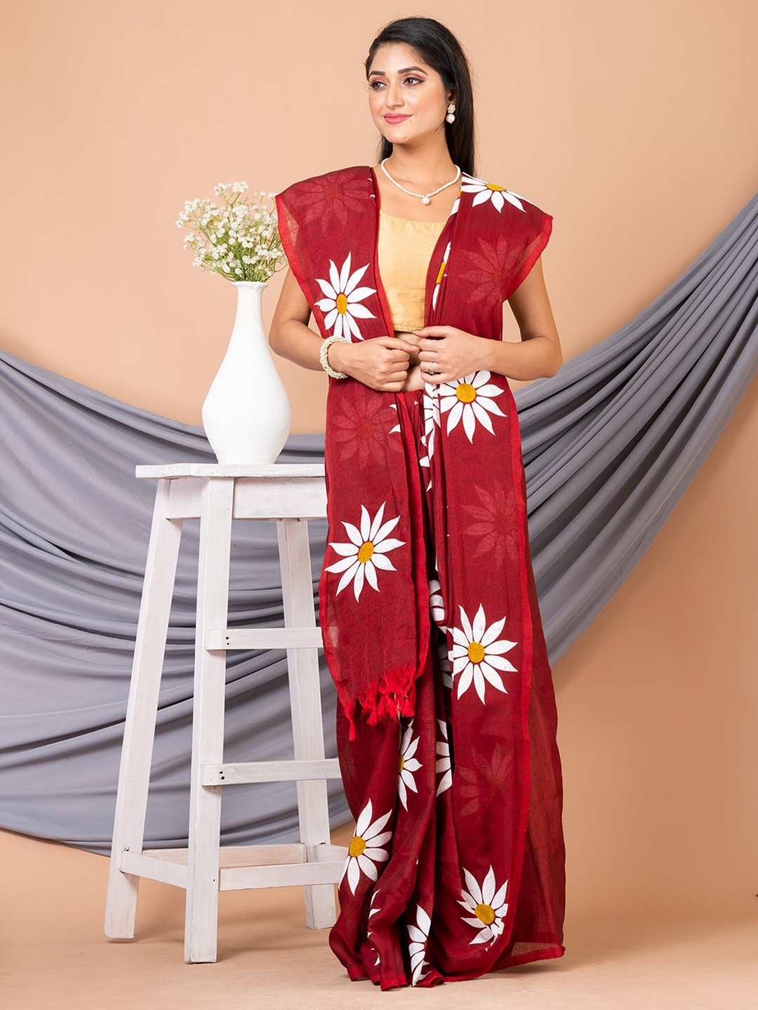 

HOUSE OF ARLI Floral Printed Pure Cotton Saree, Maroon