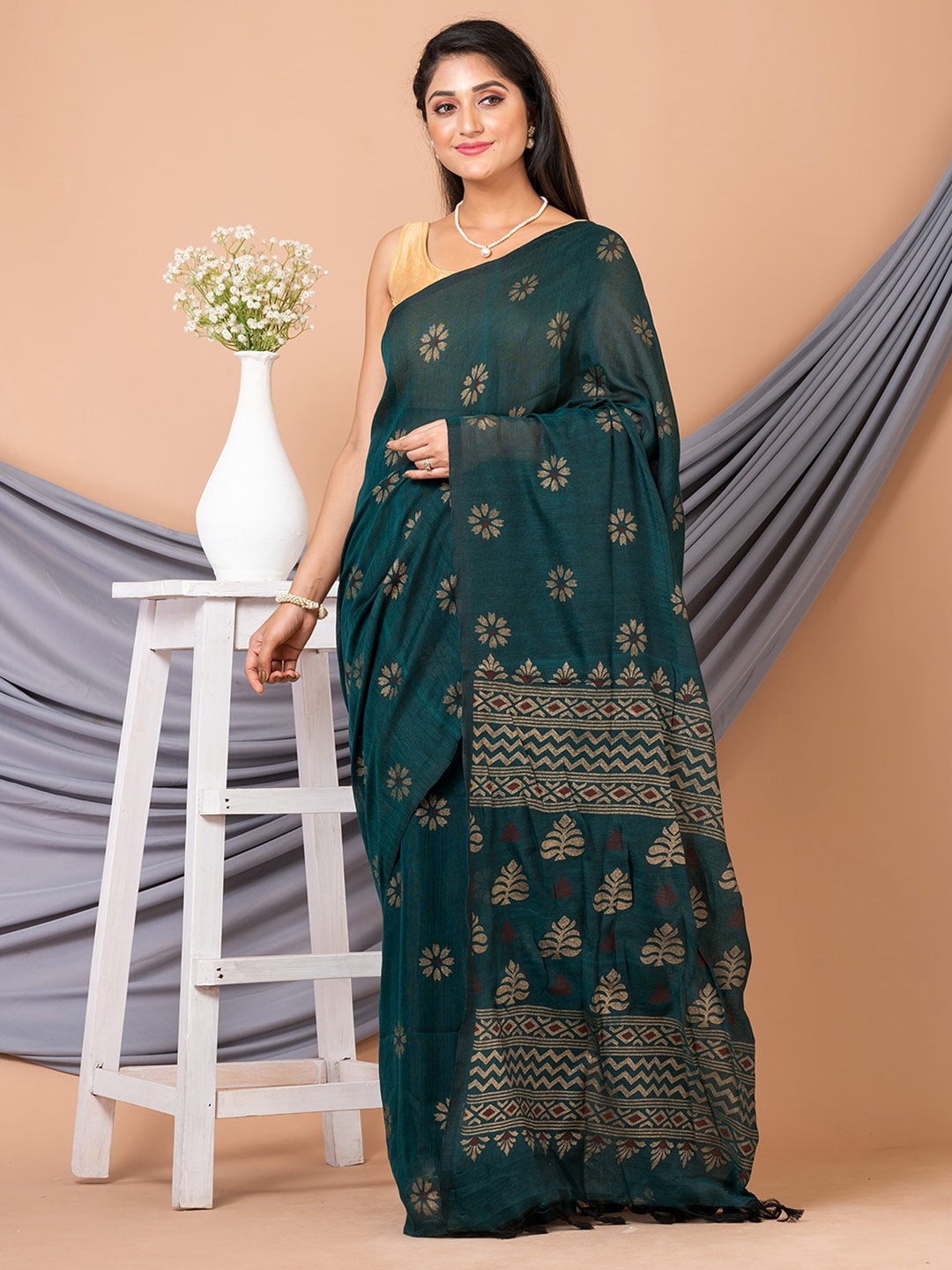 

HOUSE OF ARLI Floral Printed Silk Cotton Saree, Green