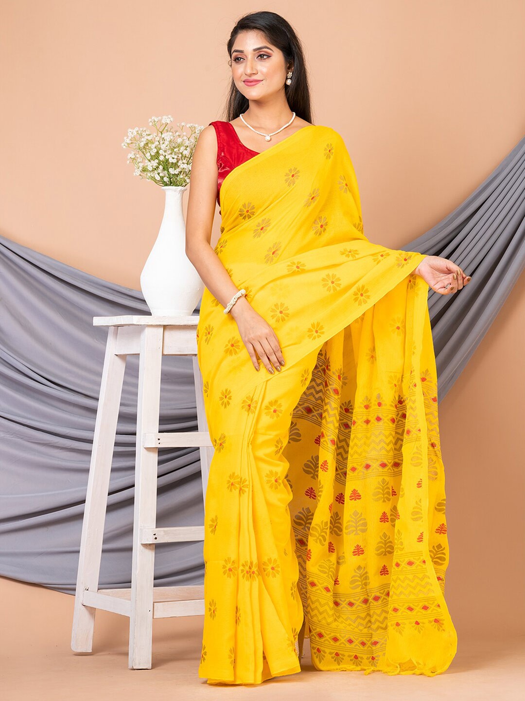 

HOUSE OF ARLI Floral Printed Silk Cotton Saree, Yellow