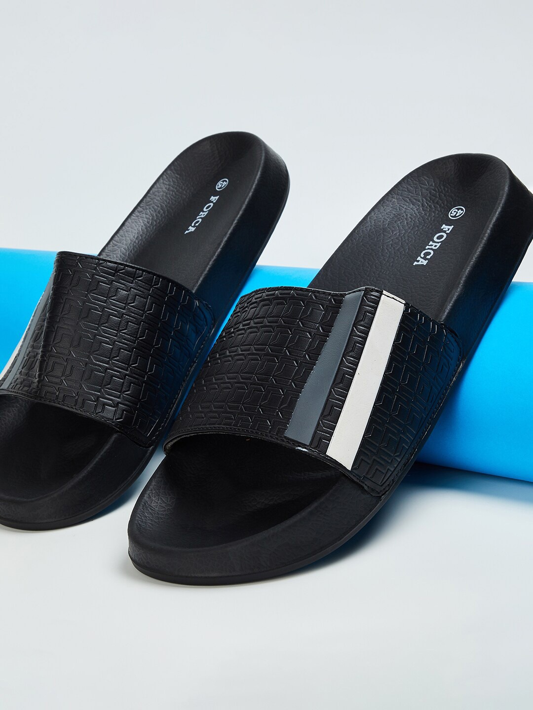 

Forca by Lifestyle Men Textured Sliders, Black