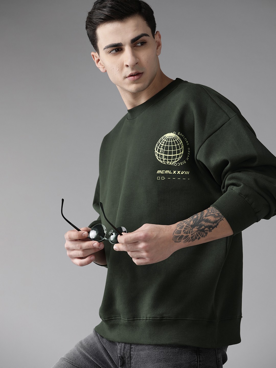 

Roadster Men Graphic Printed Sweatshirt, Olive
