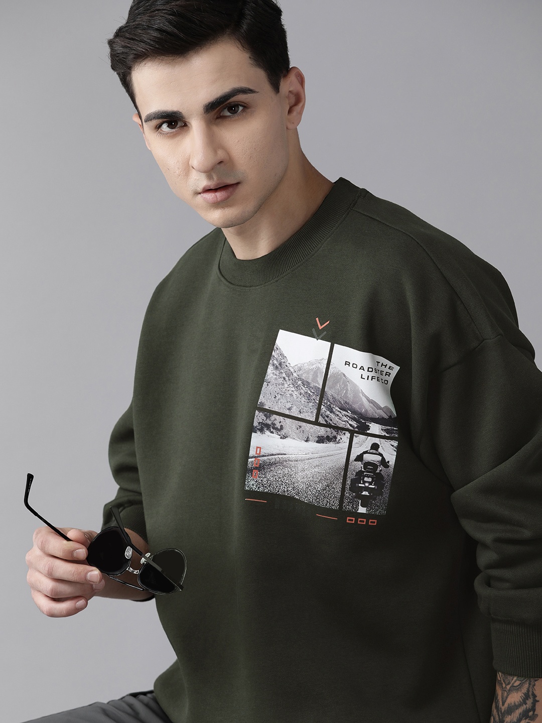 

Roadster Men Graphic Printed Sweatshirt, Olive