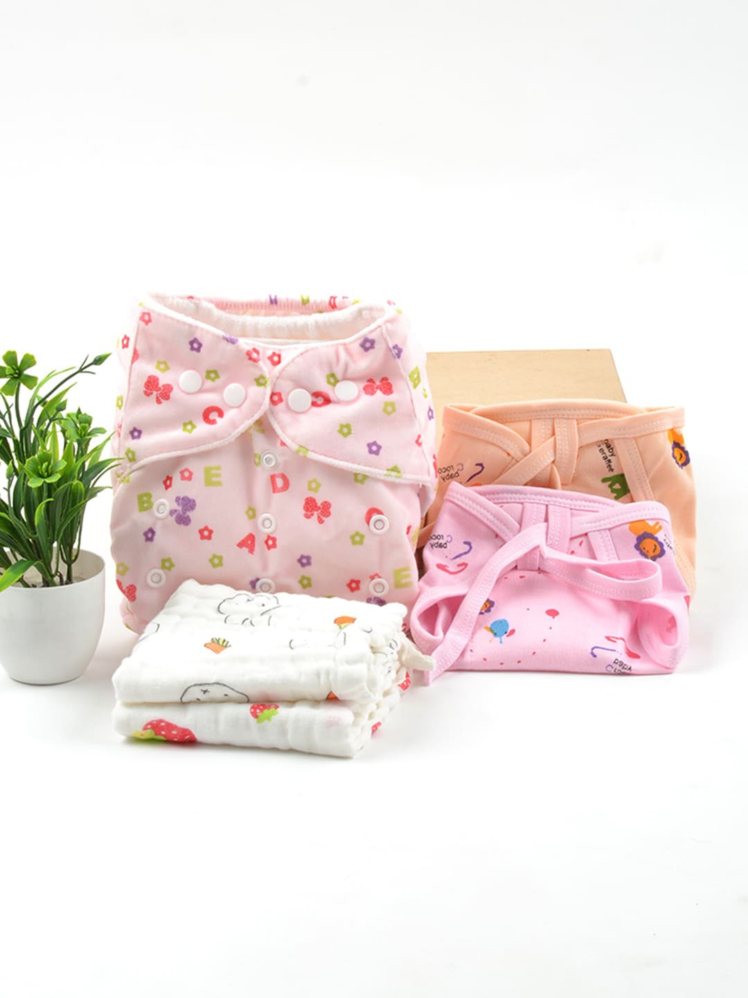 

Moms Home Infants Printed Organic Cotton Baby Apparel Gift Set, White