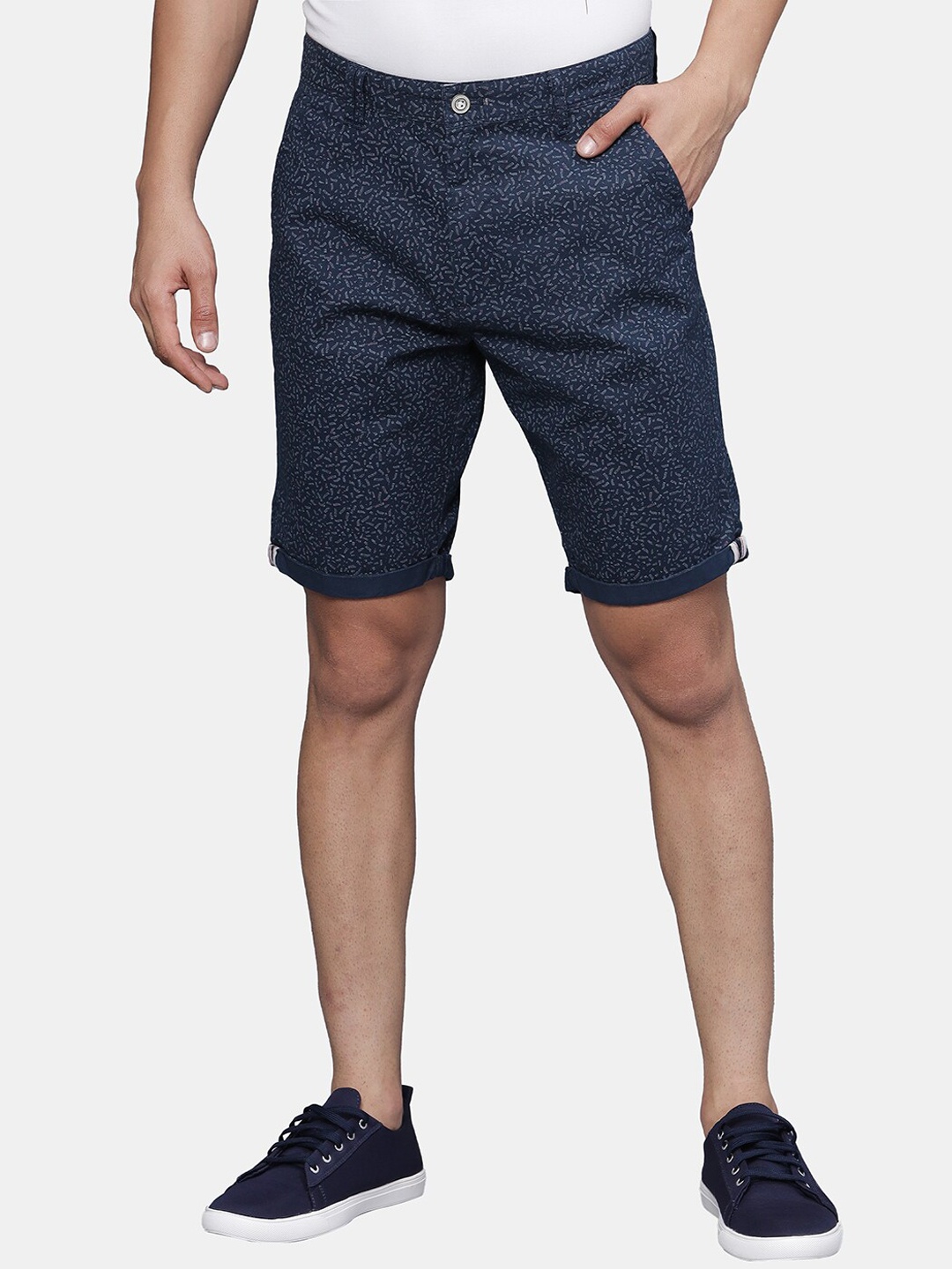 

t-base Men Abstract Printed Cotton Chino Shorts, Navy blue