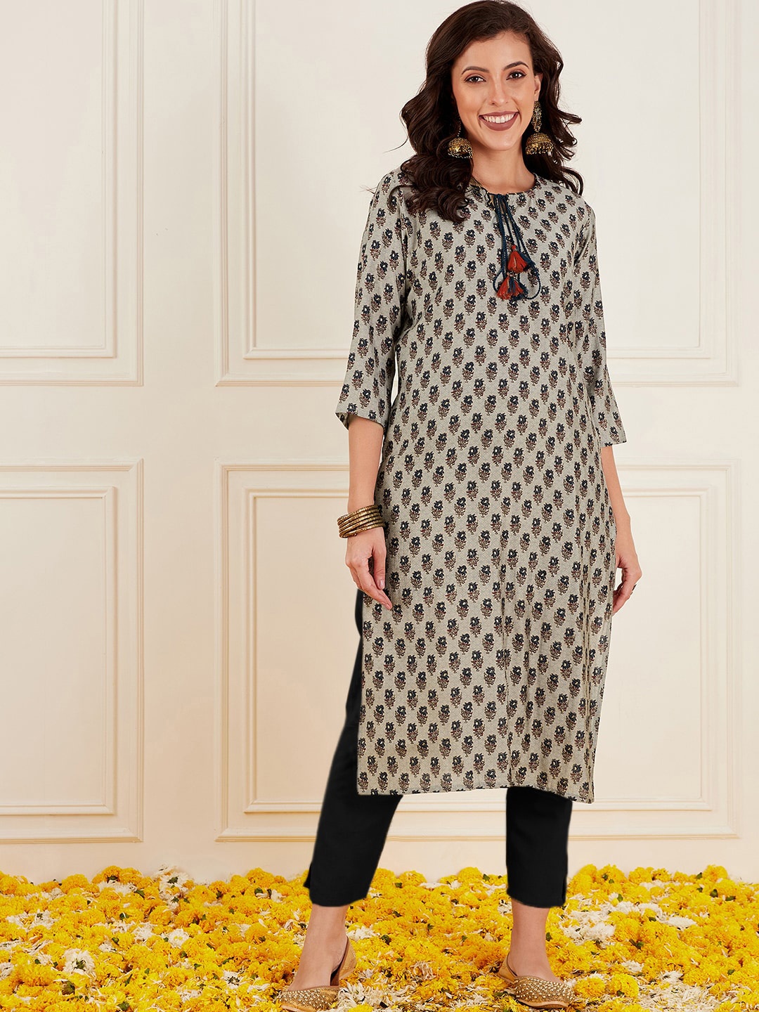 

Sangria Floral Printed Chanderi Silk Kurta, Grey