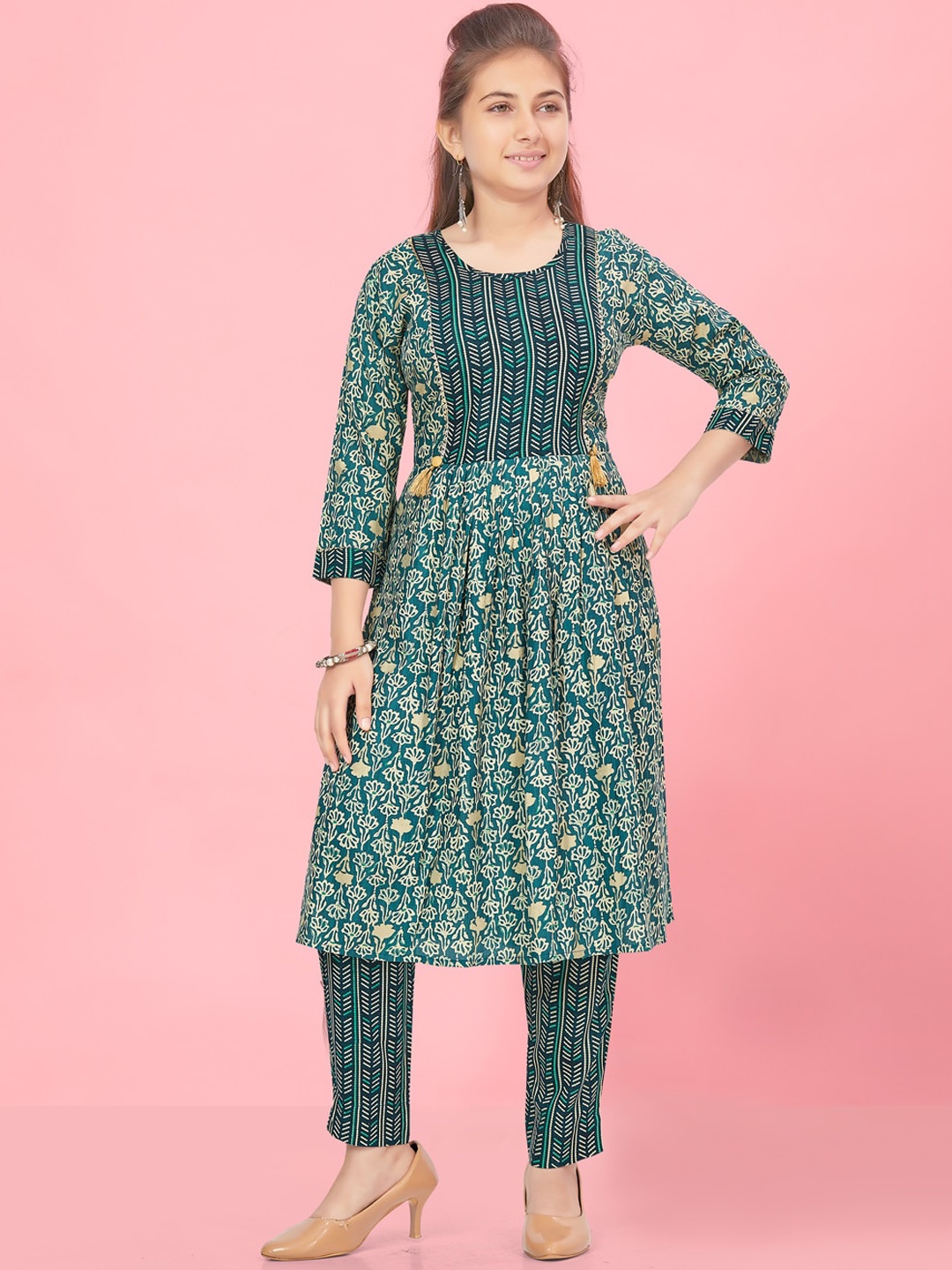 

Aarika Girls Floral Printed Pure Cotton Kurta With Trouser, Green