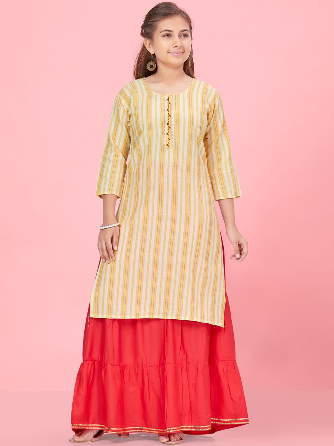 

Aarika Girls Striped Gotta Patti Straight Regular Cotton Kurta, Yellow
