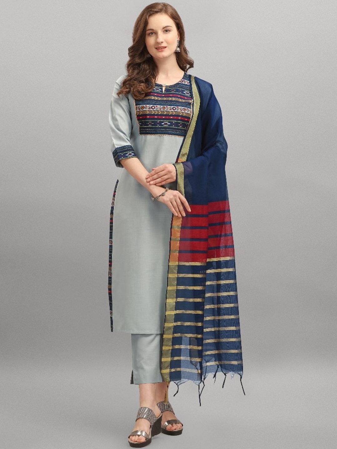 

JAPNAAM Ethnic Motifs Yoke Design Regular Gotta Patti Kurta with Trousers & Dupatta, Grey