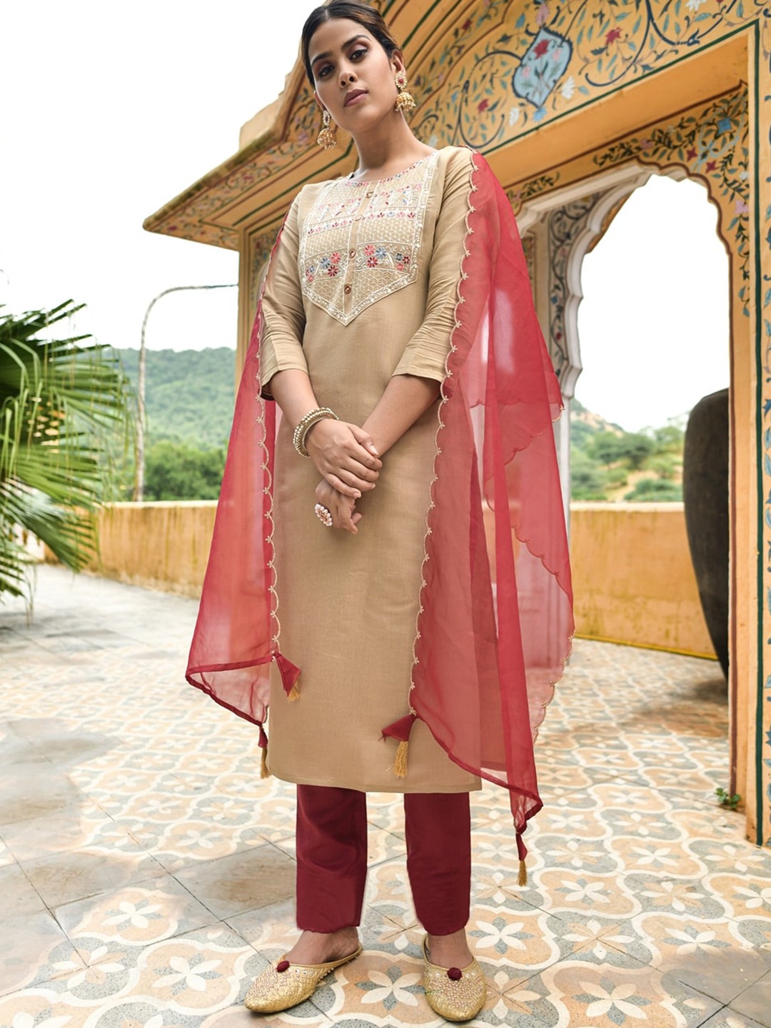 

JAPNAAM Floral Yoke Design Thread Work Pure Cotton Kurta with Trousers & Dupatta, Beige