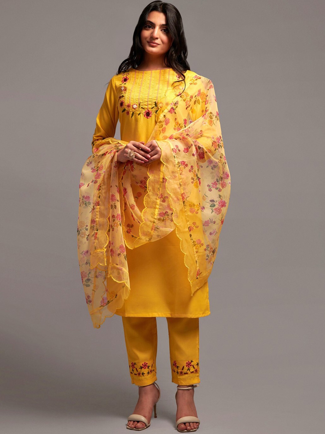 

JAPNAAM Floral Yoke Design Thread Work Kurta With Trousers & Dupatta, Yellow
