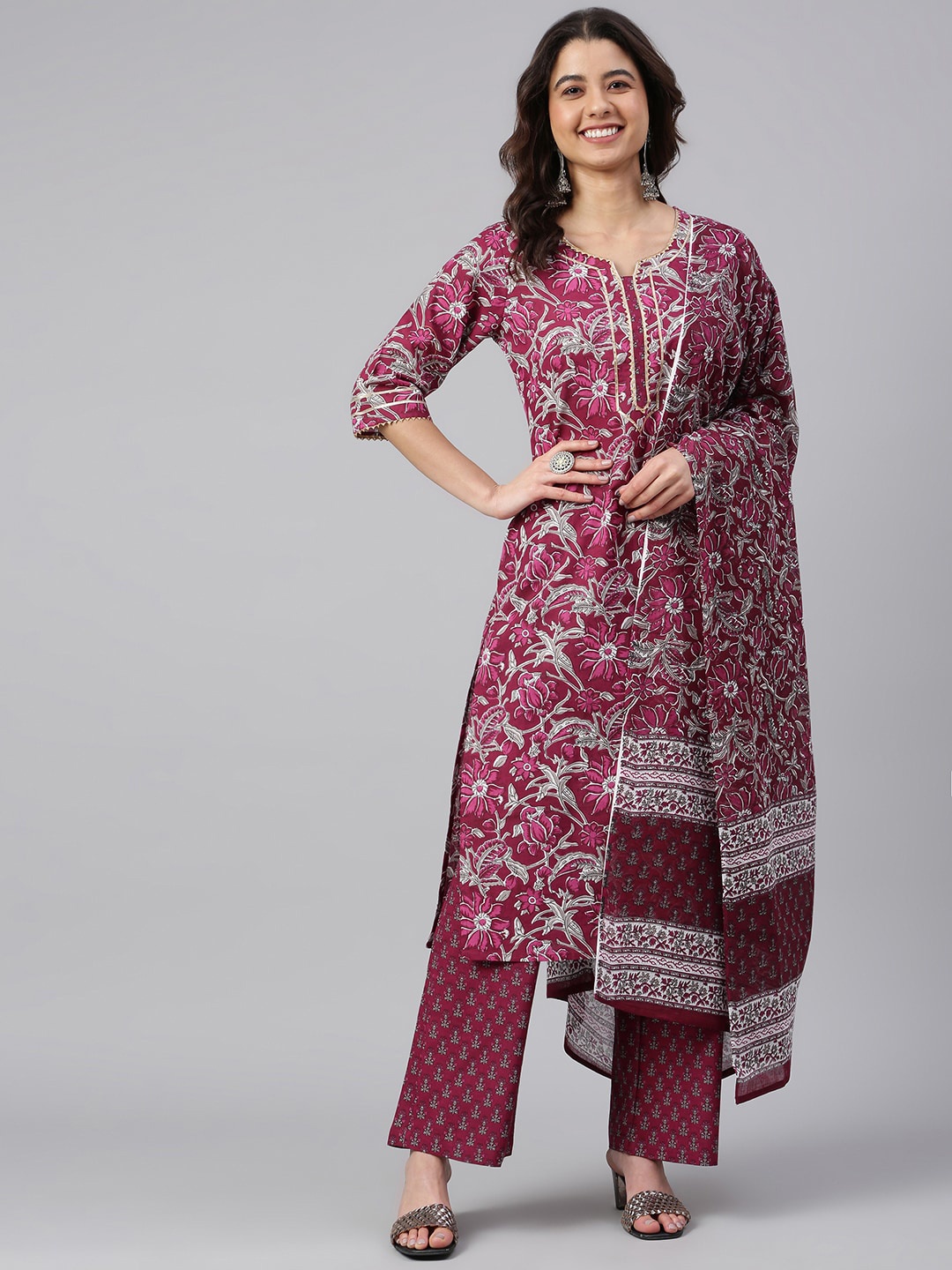 

Janasya Floral Printed Regular Gotta Patti Pure Cotton Kurta with Palazzos, Maroon