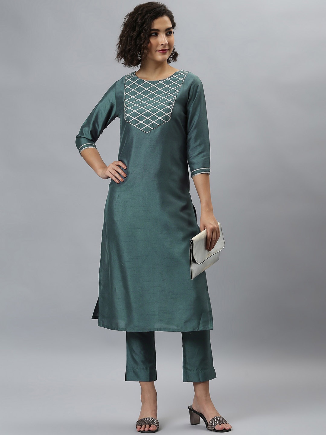 

Janasya Grey Checked Gotta Patti Kurta With Trousers