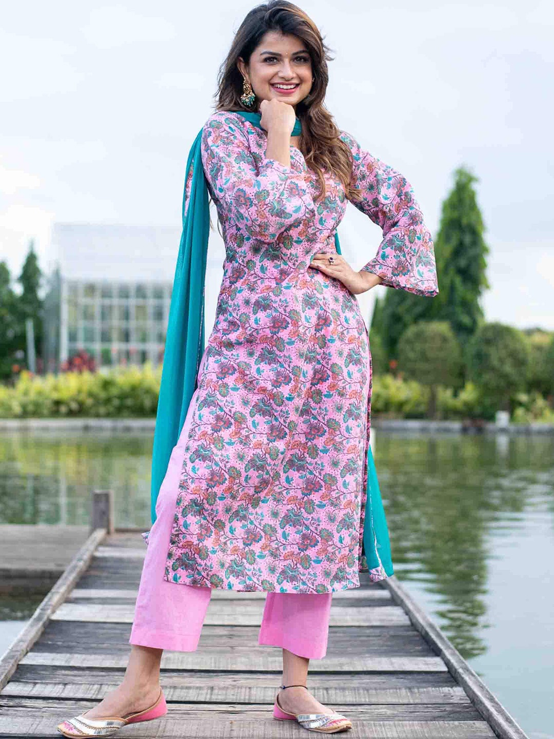 

Label Shaurya Sanadhya Floral Printed Thread Work Pure Cotton Kurta with Pyjamas & Dupatta, Pink