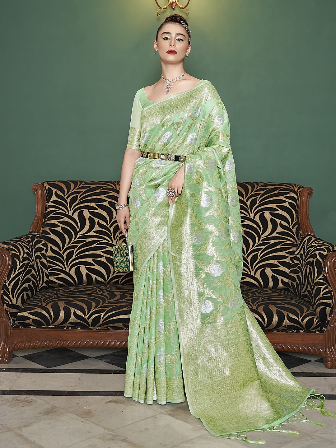 

elora Floral Woven Design Zari Banarasi Saree, Green
