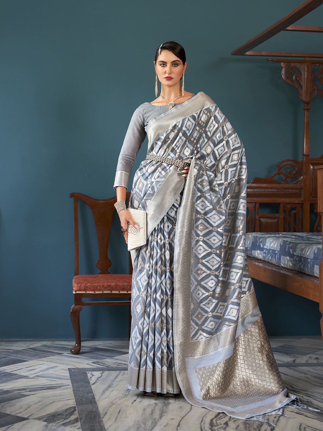 

elora Ethnic Motifs Woven Design Zari Detail Saree, Grey