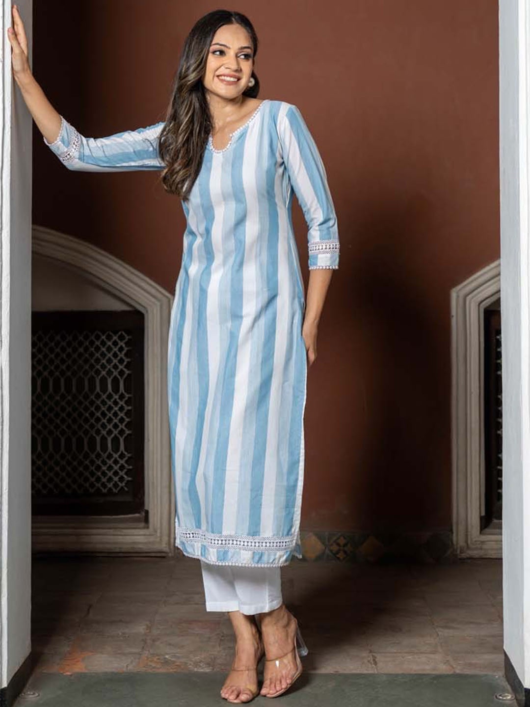 

WEAVLLITE Striped Round Neck Kurta, Blue