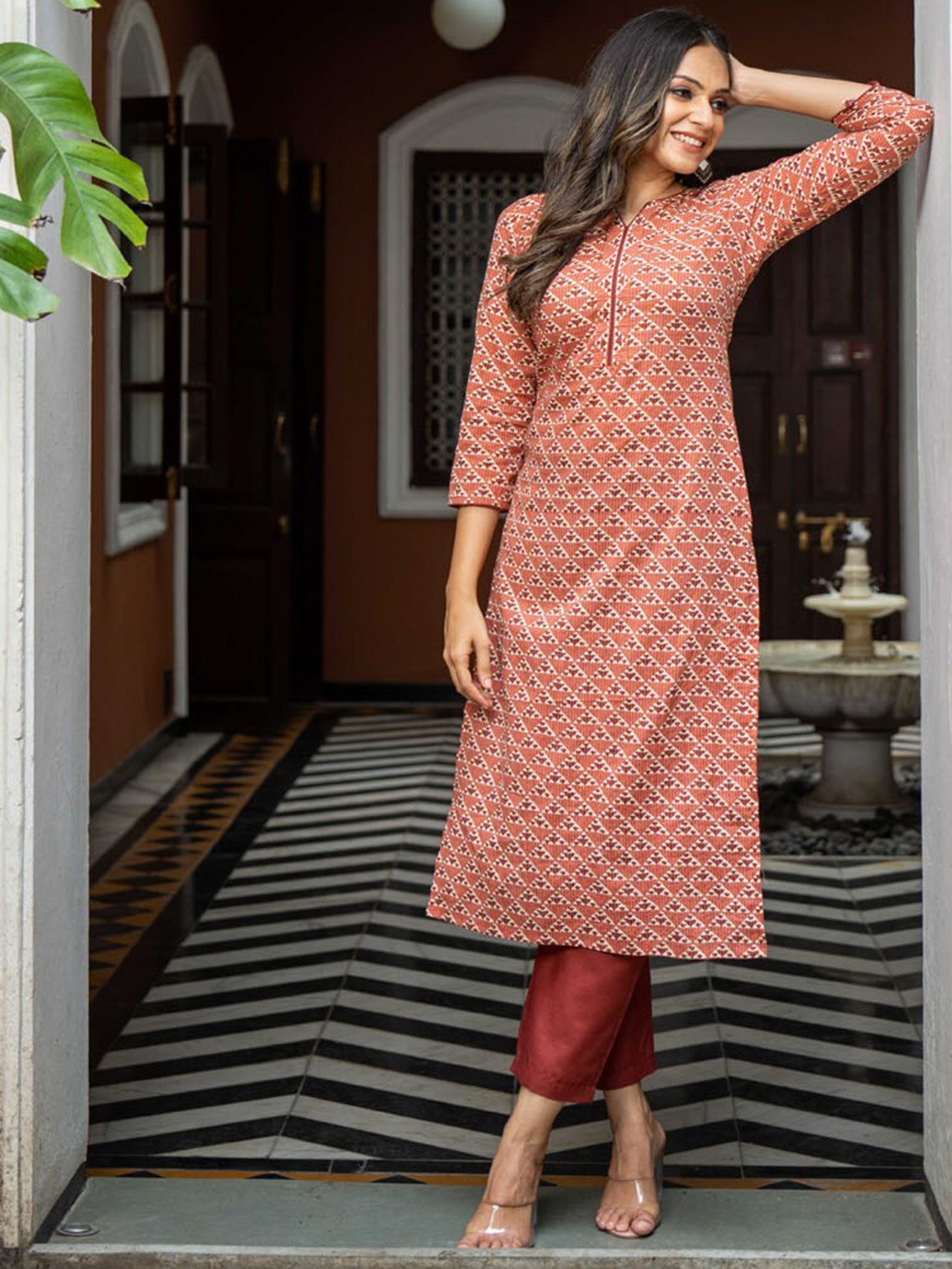 

WEAVLLITE Ethnic Motifs Printed Pure Cotton Straight Kurta, Brown