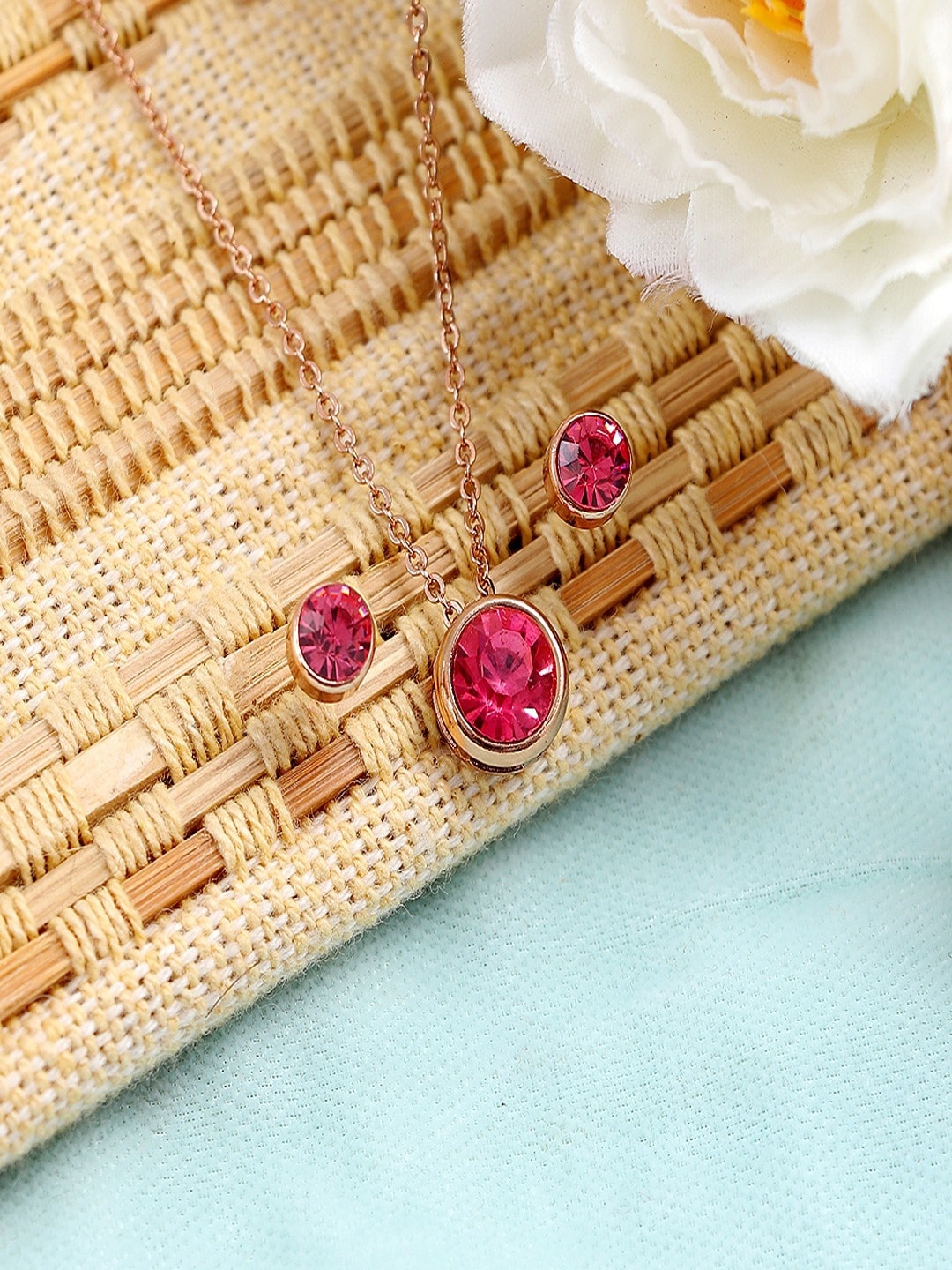 

UNIVERSITY TRENDZ Gold-Plated Pendant & Earrings