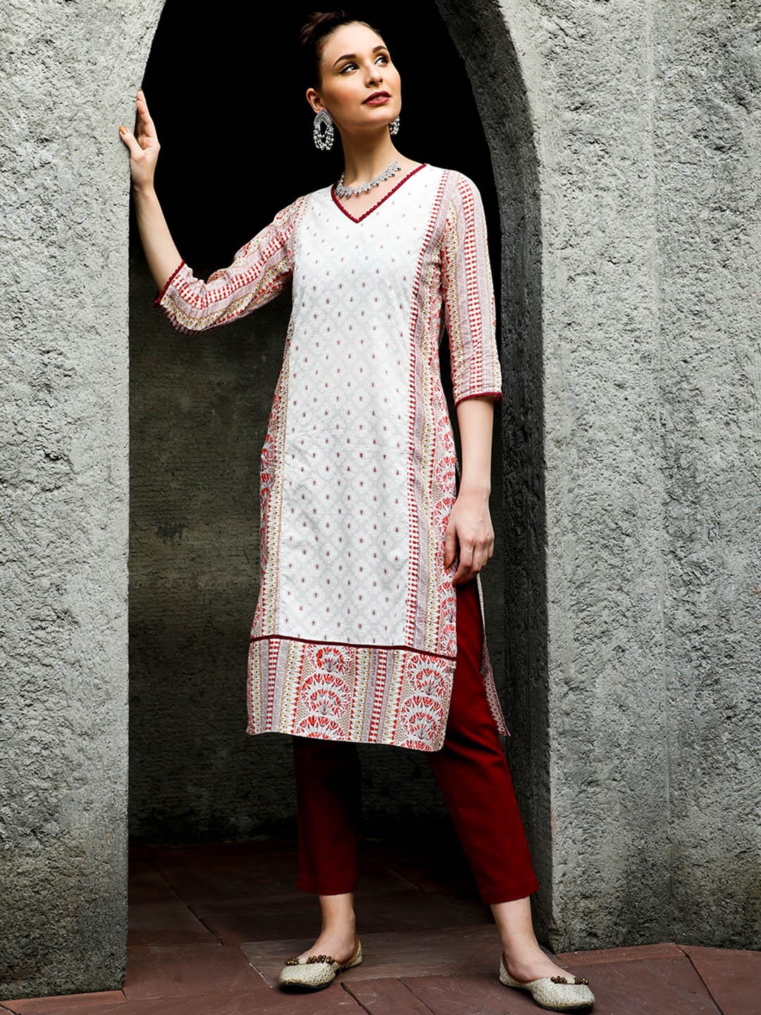 

Jaipur Kurti Ethnic Motifs Printed V-Neck Straight Kurta, White
