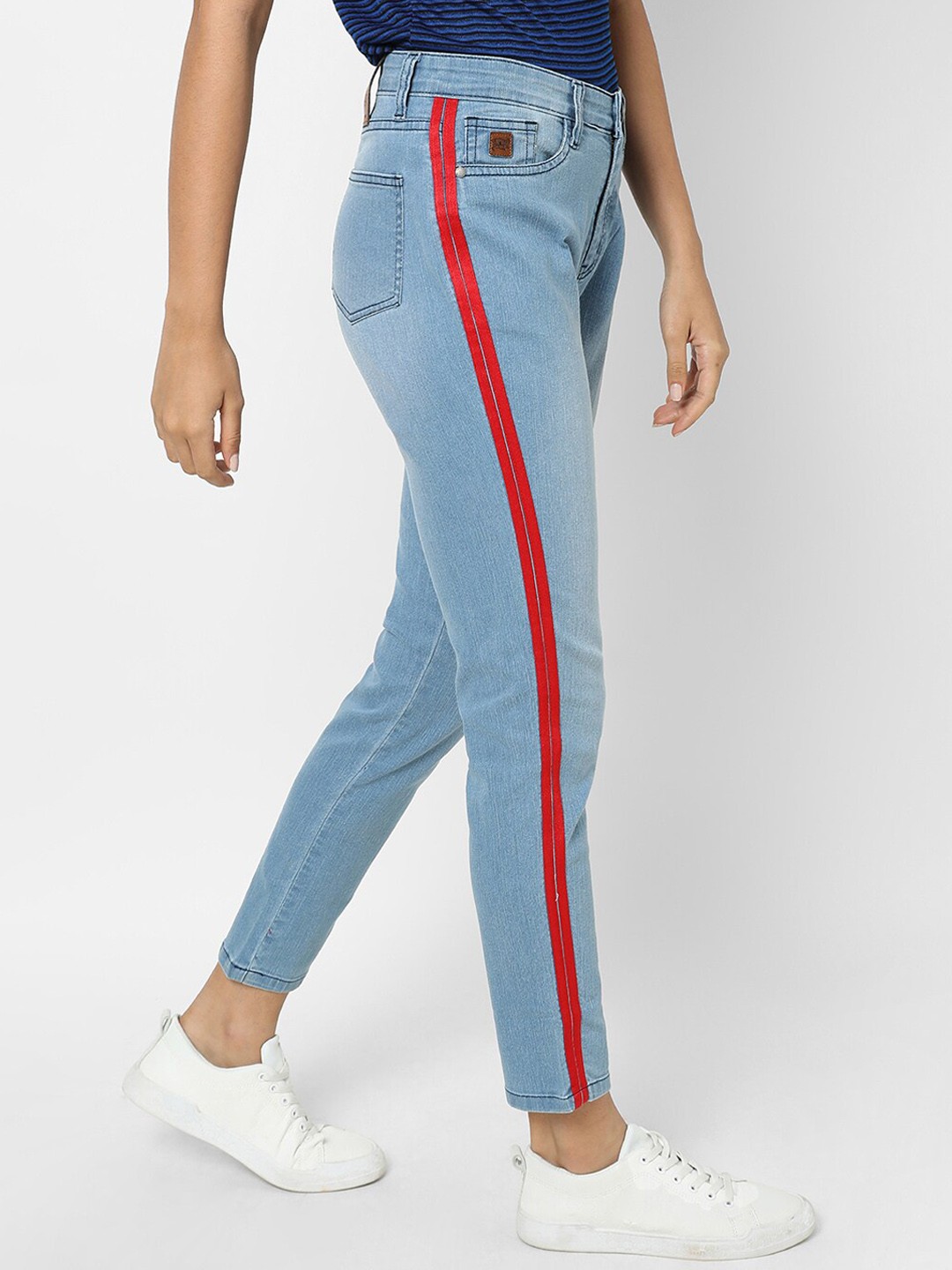 

Campus Sutra Women Smart Regular Fit Clean Look Light Fade Stretchable Cropped Jeans, Blue