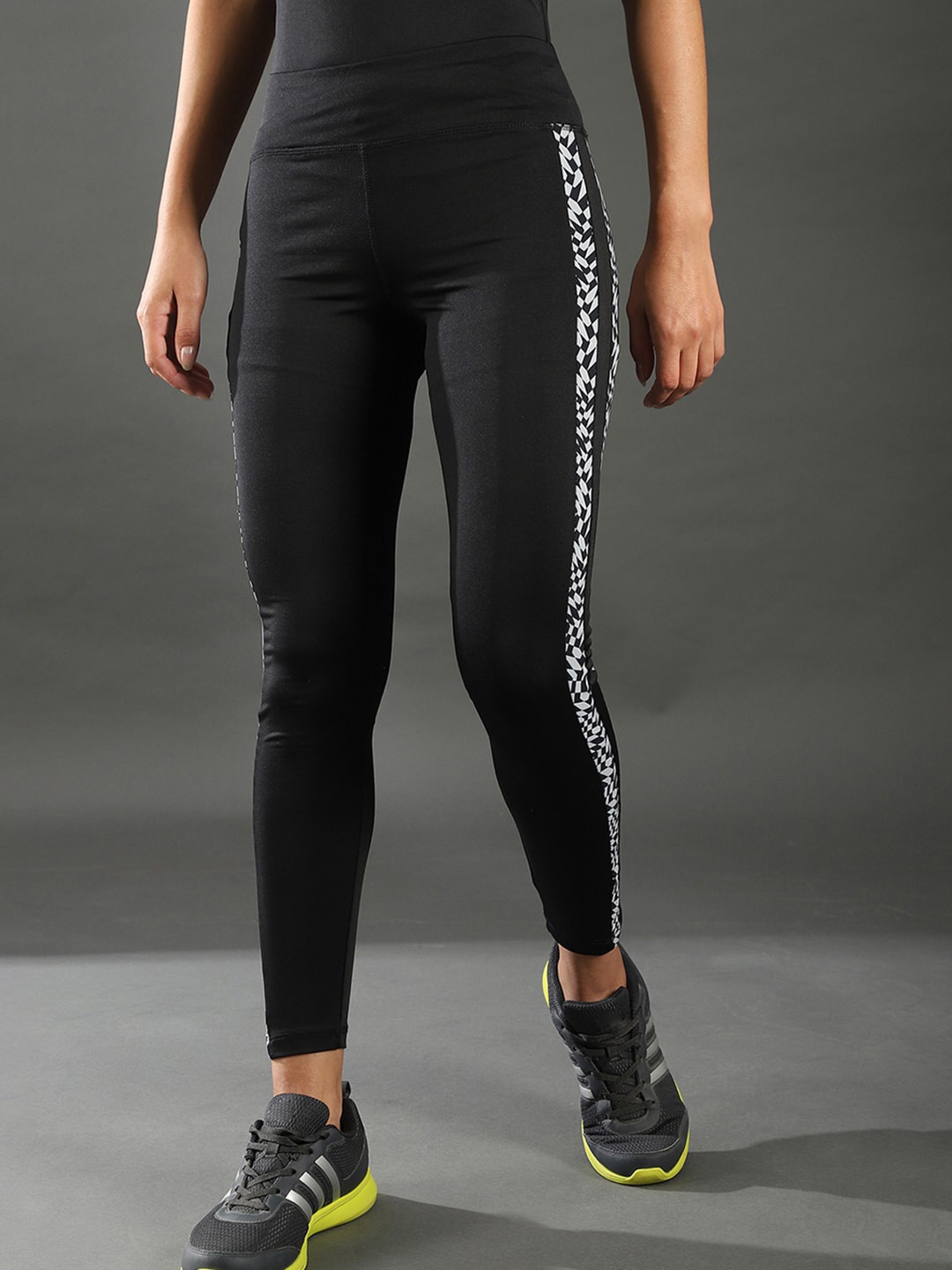 

Campus Sutra Women Black Contrast Side-Striped Slim-Fit Cropped Tights