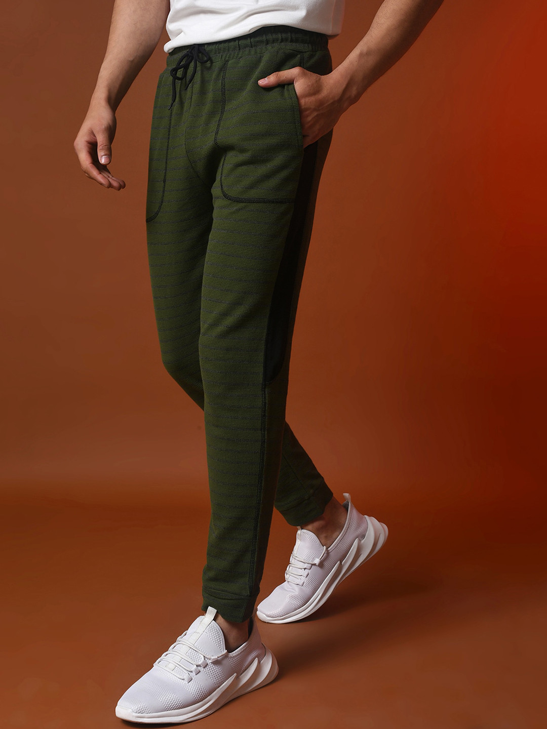 

Campus Sutra Women Cotton Mid-Rise Track Pants, Green