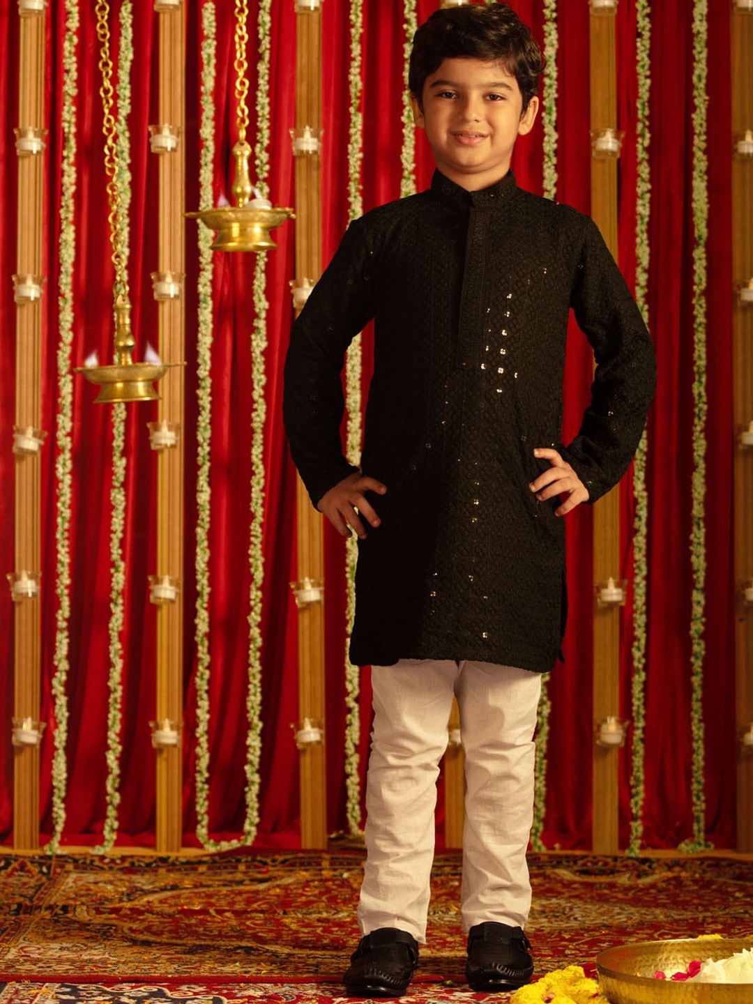 

VASTRAMAY Boys Geometric Embroidered Regular Sequinned Kurta With Pyjamas, Black
