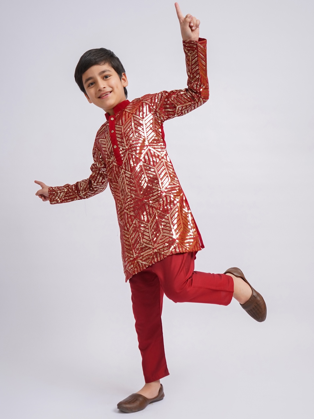 

VASTRAMAY Boys Embellished Mandarin Collar Long Sleeve Sequinned Kurta with Pyjamas, Maroon