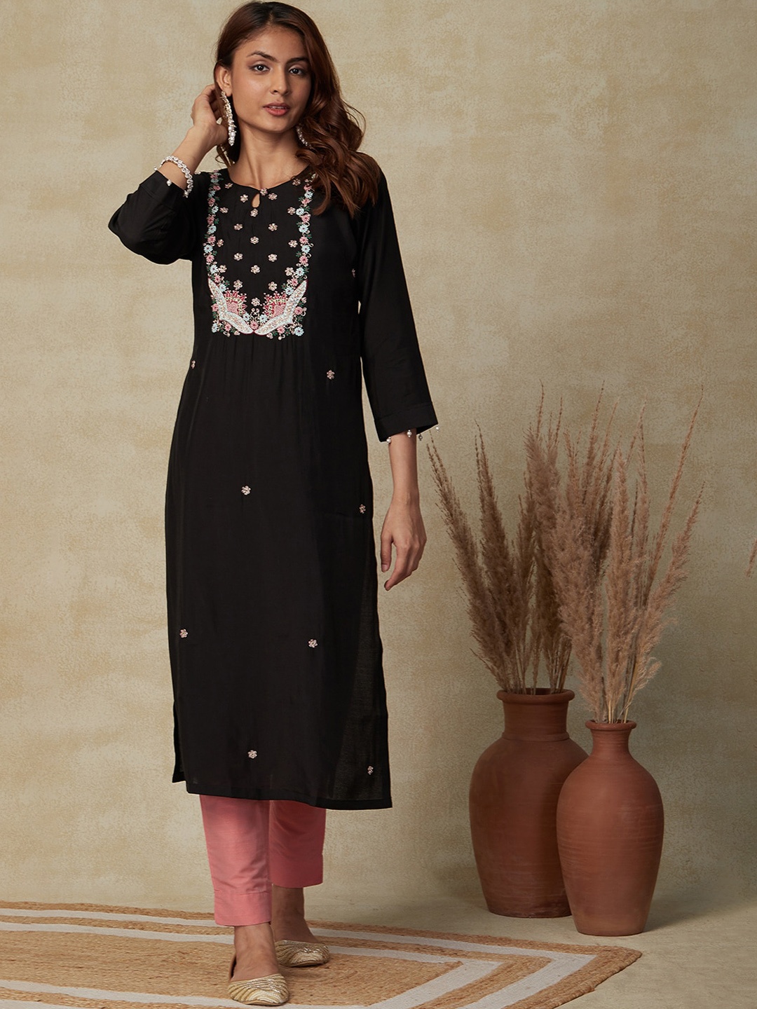

FASHOR Ethnic Motifs Embroidered Keyhole Neck Straight Kurta, Black