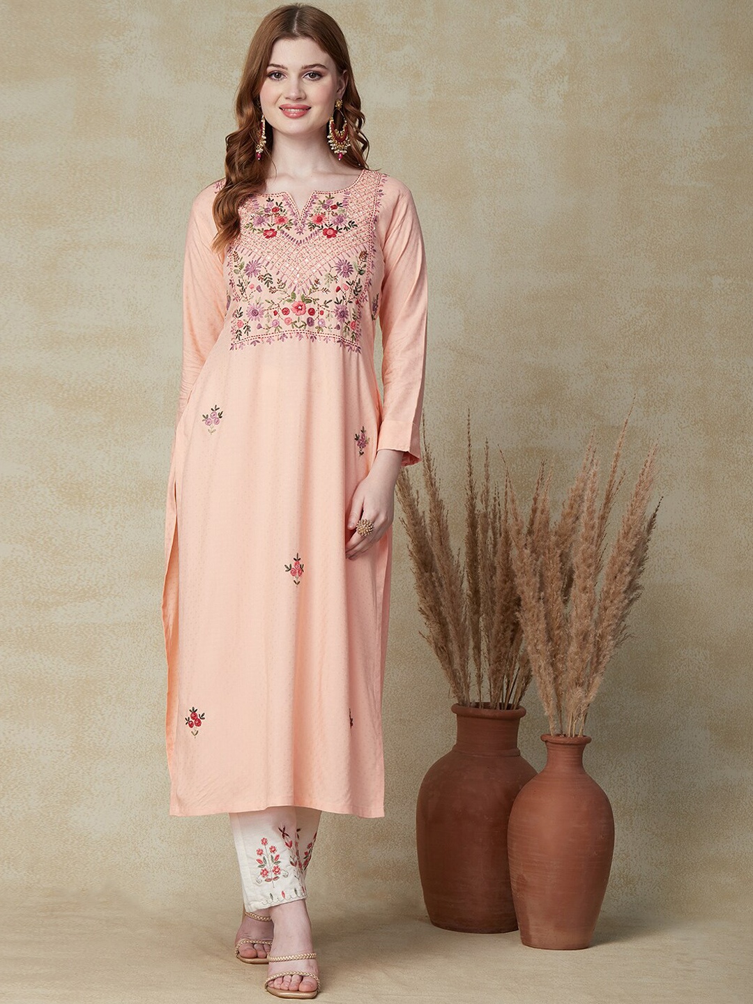 

FASHOR Ethnic Motifs Embroidered Keyhole Neck Straight Kurta, Peach