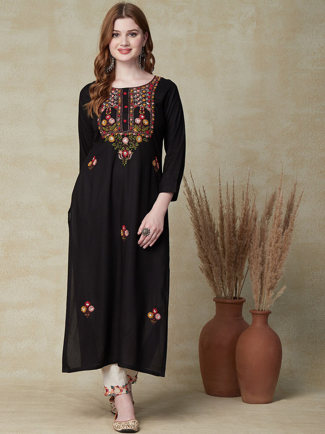 

FASHOR Ethnic Motifs Embroidered Thread Work Straight Regular Kurta, Black