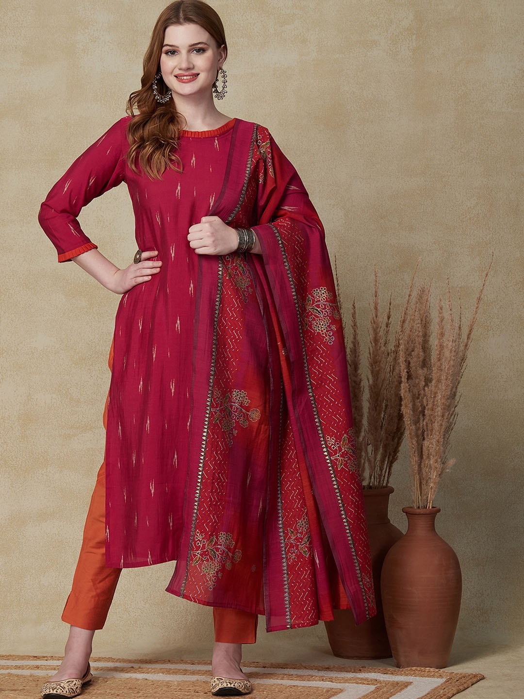 

FASHOR Ikat Printed Straight Fit Silk Kurta With Dupatta, Red