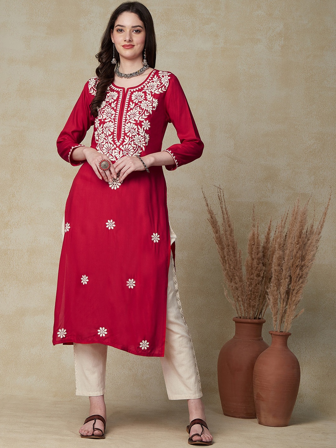 

FASHOR Ethnic Motifs Embroidered Thread Work Straight Regular Kurta, Red