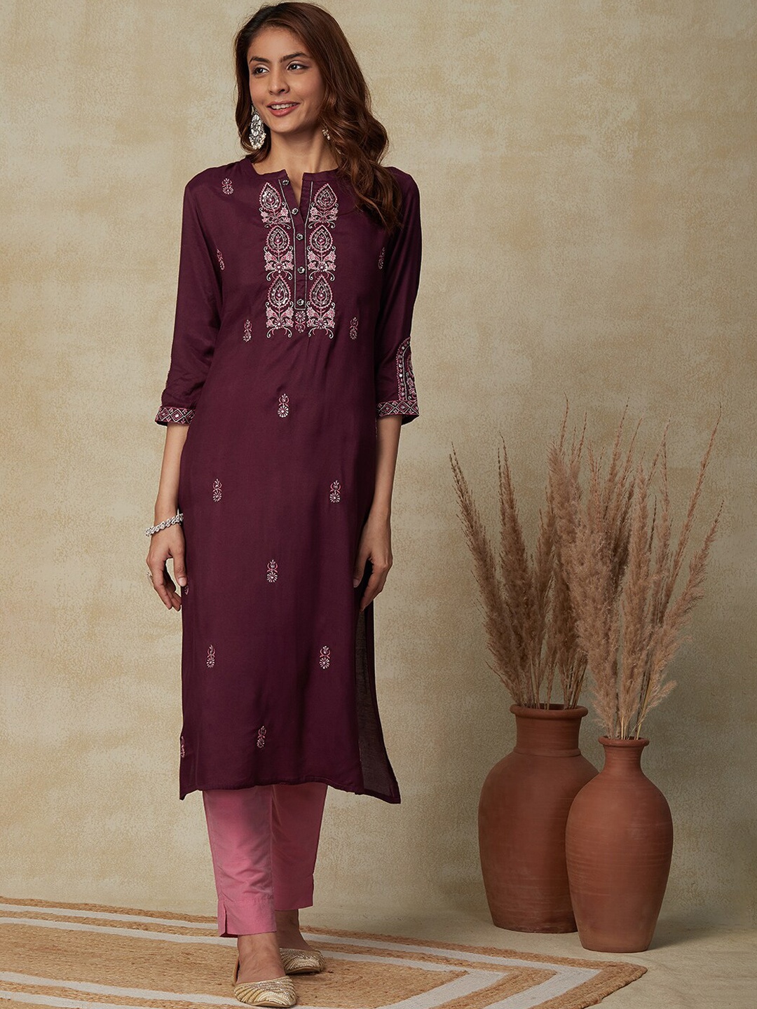 

FASHOR Ethnic Motifs Embroidered Thread Work Straight Regular Kurta, Burgundy