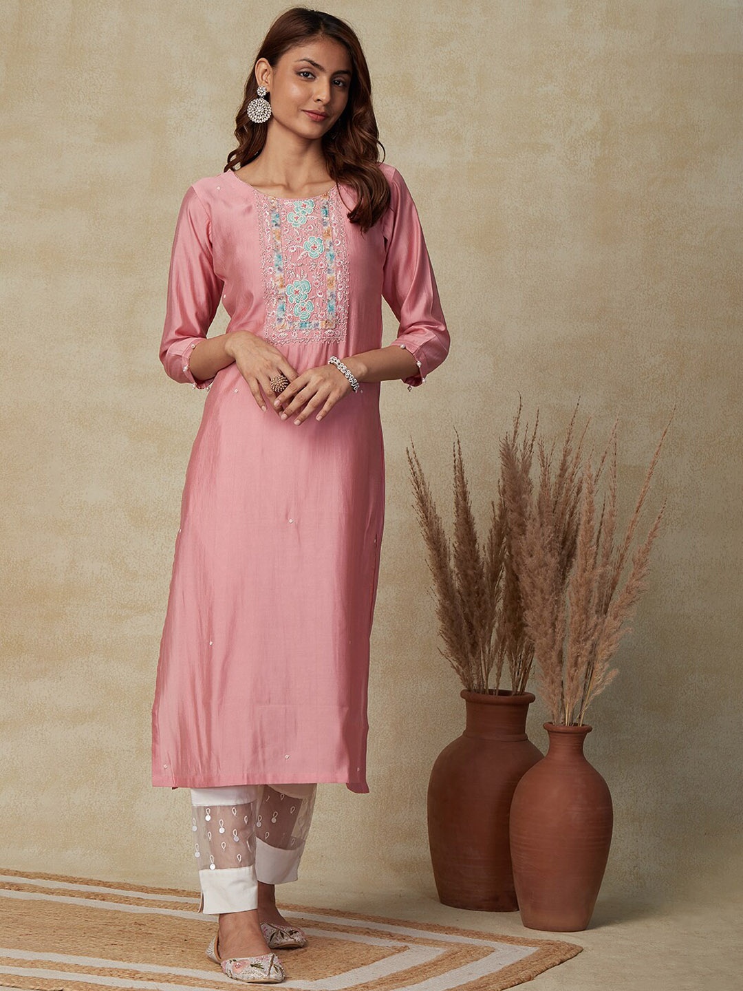 

FASHOR Ethnic Motifs Embroidered Beads And Stones Straight Kurta, Pink